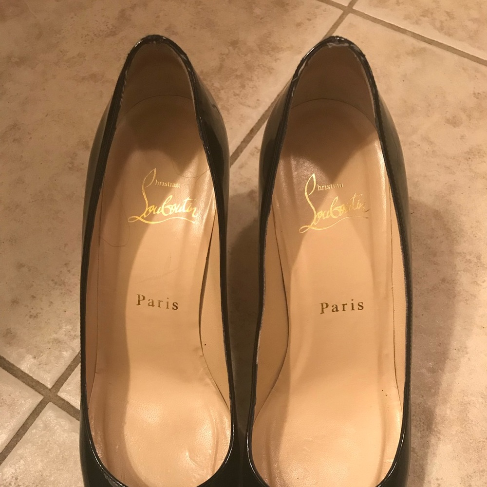 Louboutin simple pumps